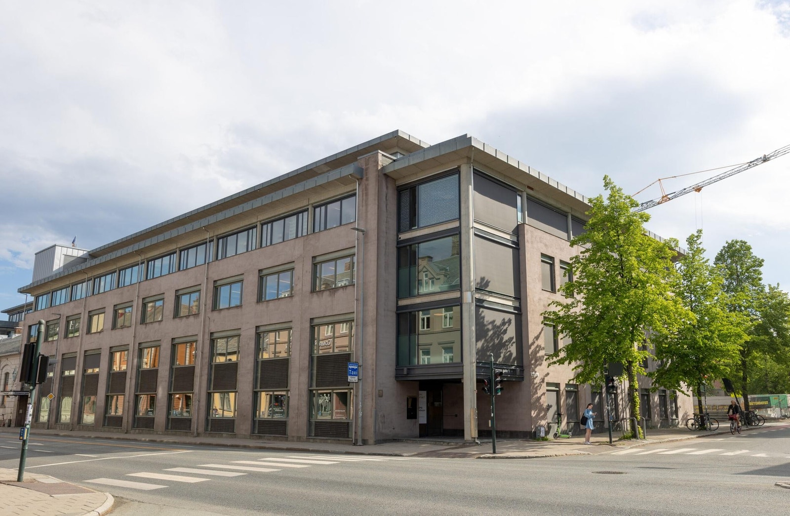 Fasade mot Prinsens gate. Lett tilgjengelig ved en av byens viktigste innfartsårer. Galleribilde