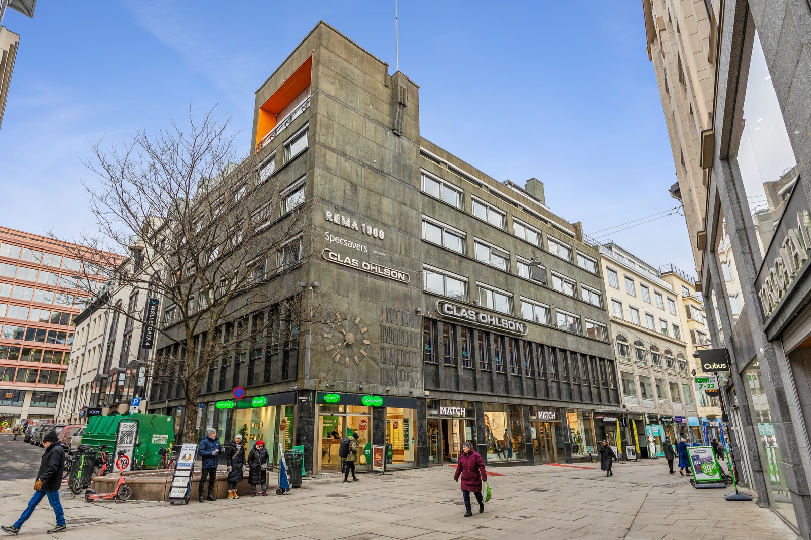Kontoretasjer med sentral beliggenhet i etablert bygård Galleribilde