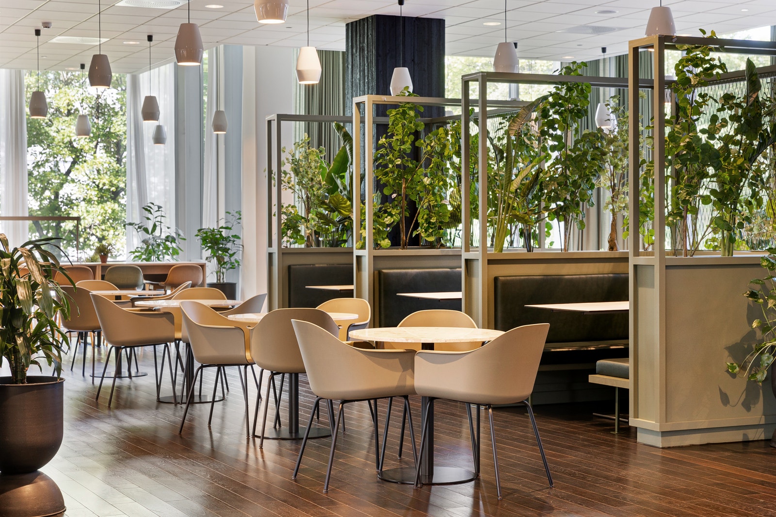 Flott personalrestaurant i byggets 1 etasje Galleribilde