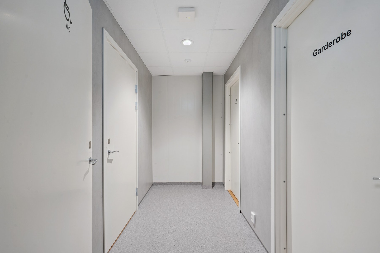 "nytt" og moderne garderobe wc fasiliteter Galleribilde