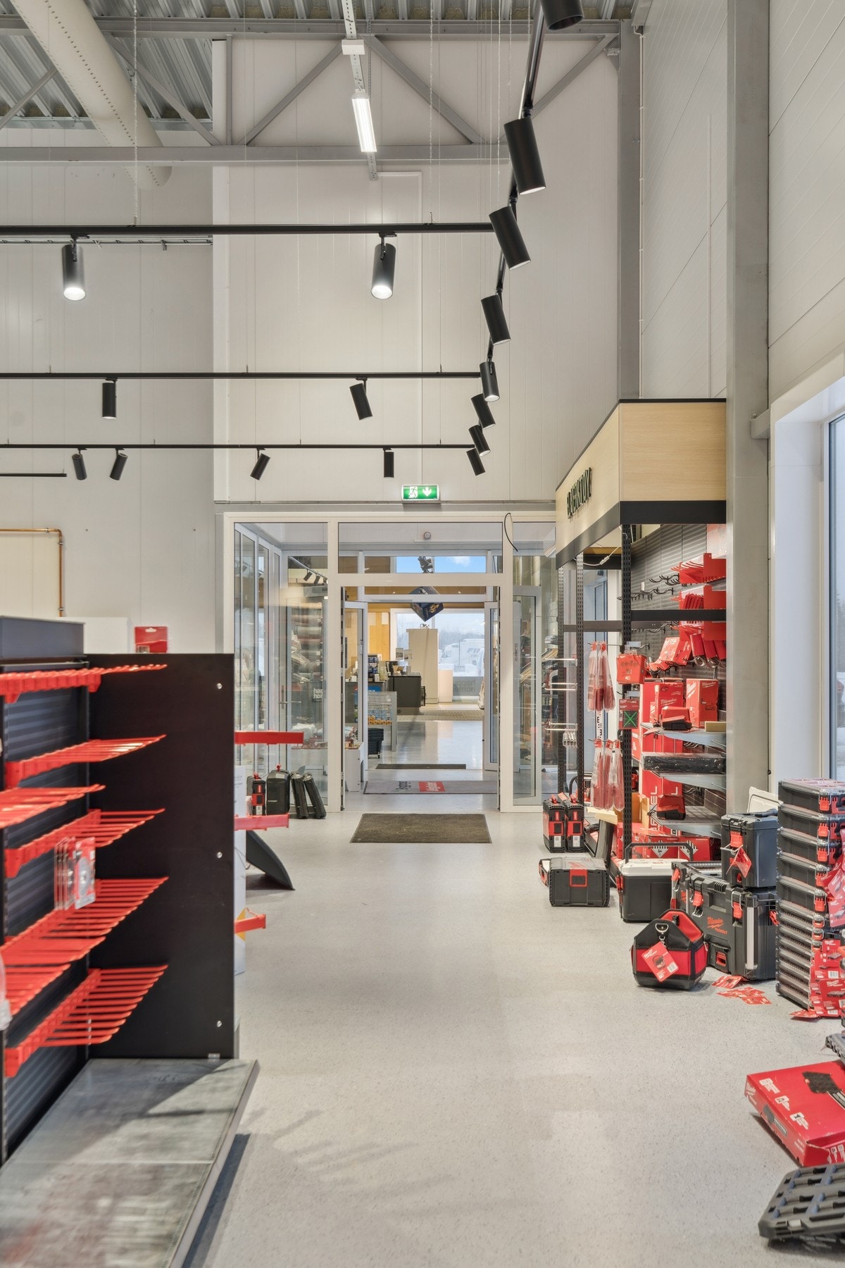 Butikk - mot kundeinngang Galleribilde