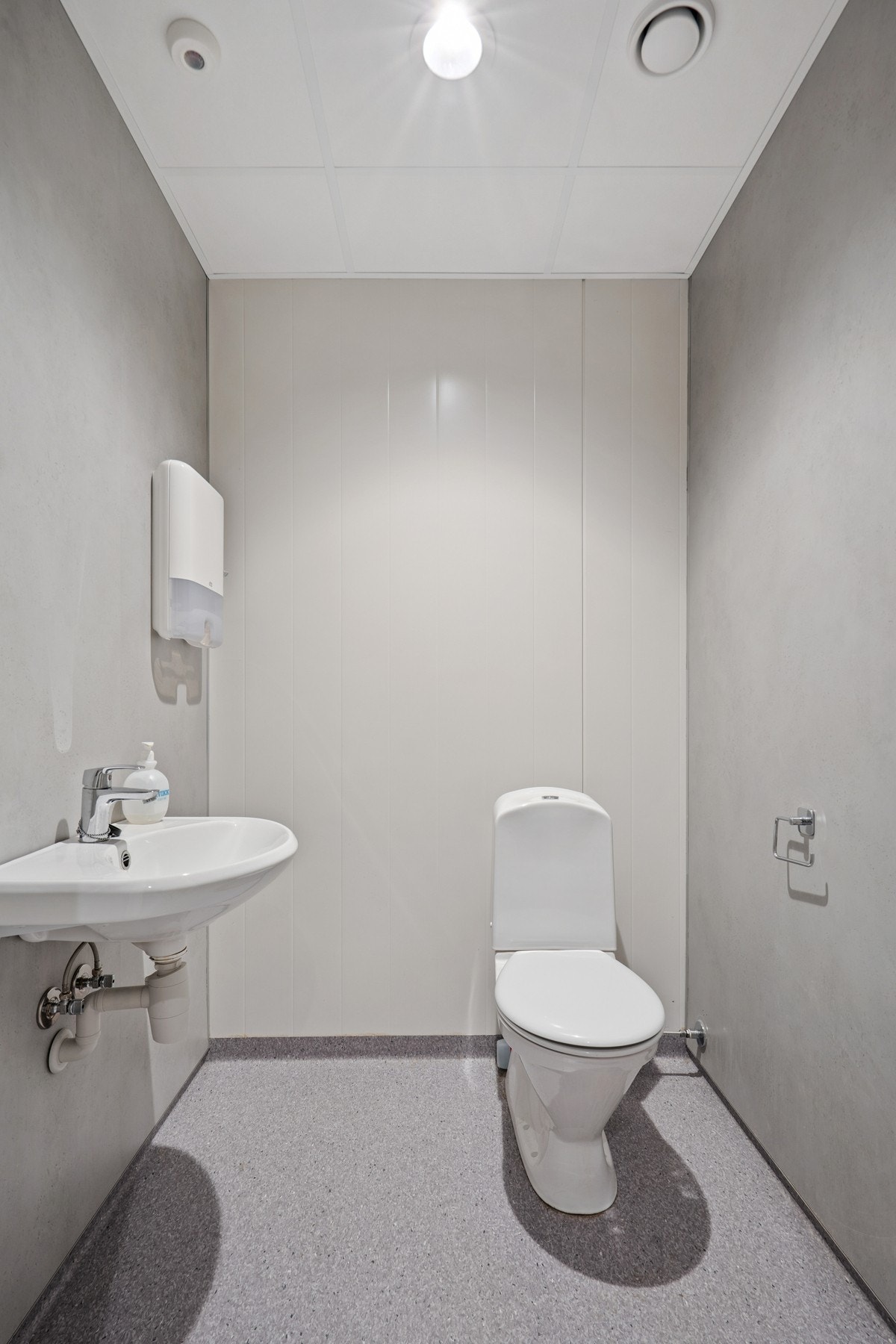 Toalett - garderobe - byggtorget Galleribilde