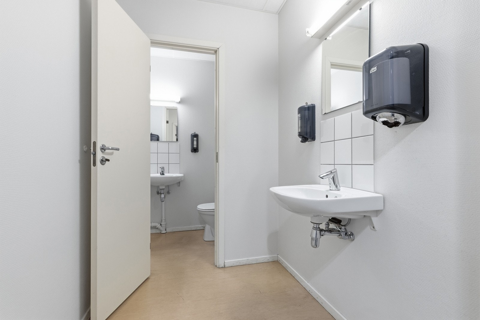 Toaletter og dusj tilgjengelig Galleribilde