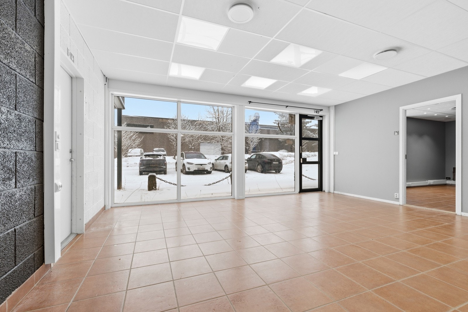 Butikklokale med mye vinduer Galleribilde