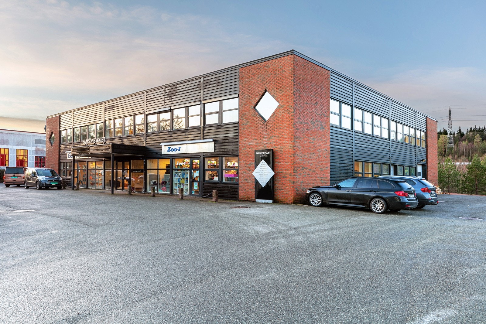 Flott bygg, godt med parkering Galleribilde