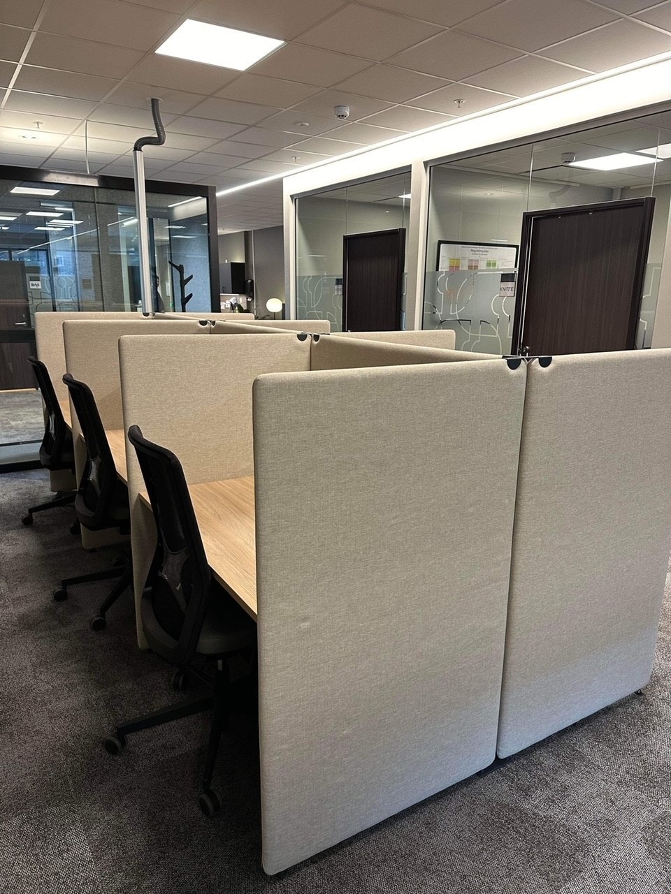 Fast plass i åpent landsskap Galleribilde