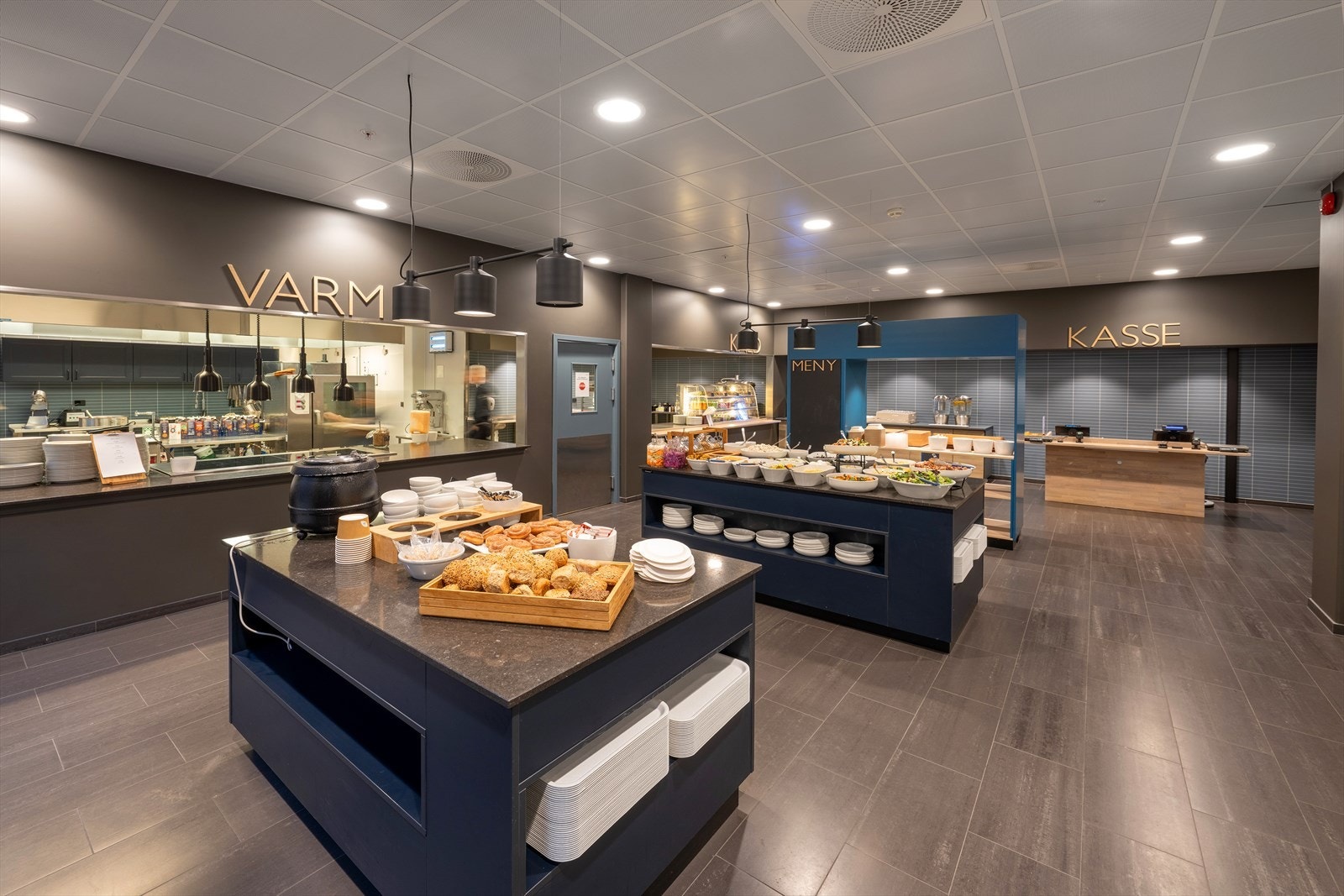 Moderne kantine med romslig buffetområde Galleribilde