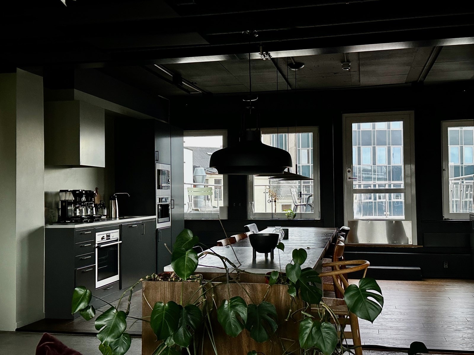 Spiseplass med direkte utgang til privat takterrasse Galleribilde