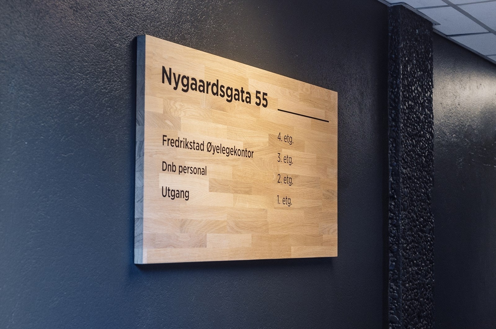 Kontorene har felles inngang med DNB og Fredrikstad Øyelegekontor Galleribilde