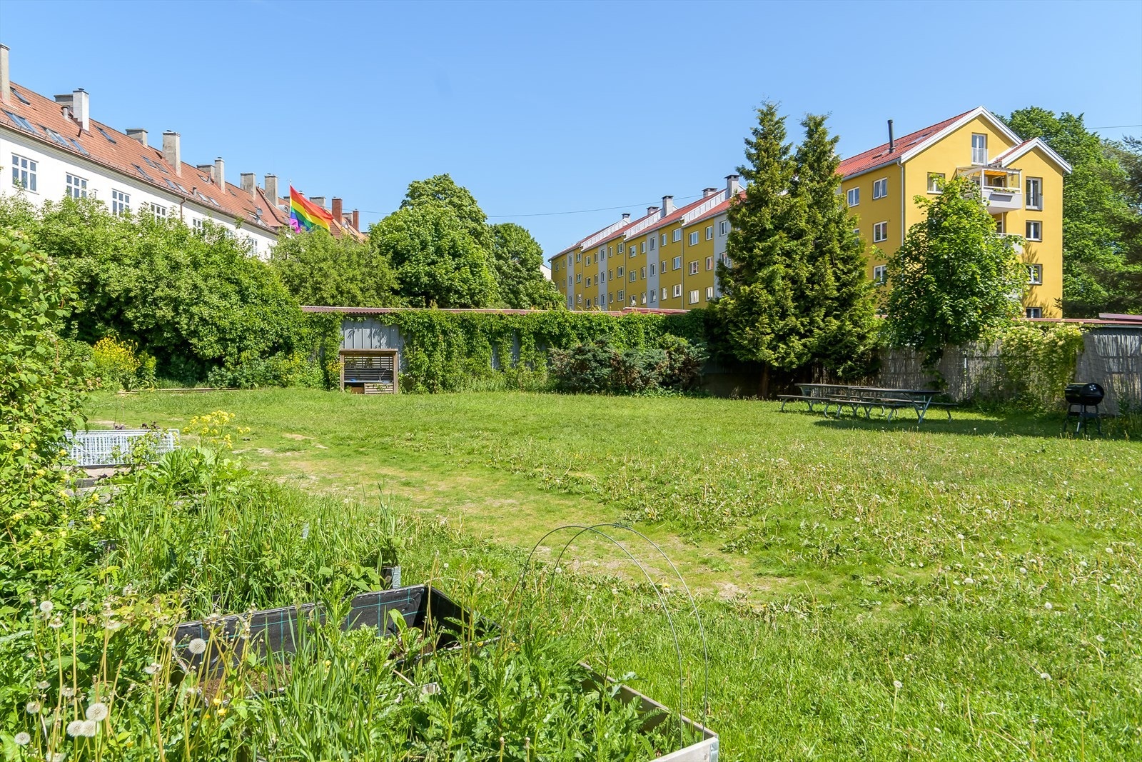 Pent opparbeidet felleshage til glede for store og små! Galleribilde