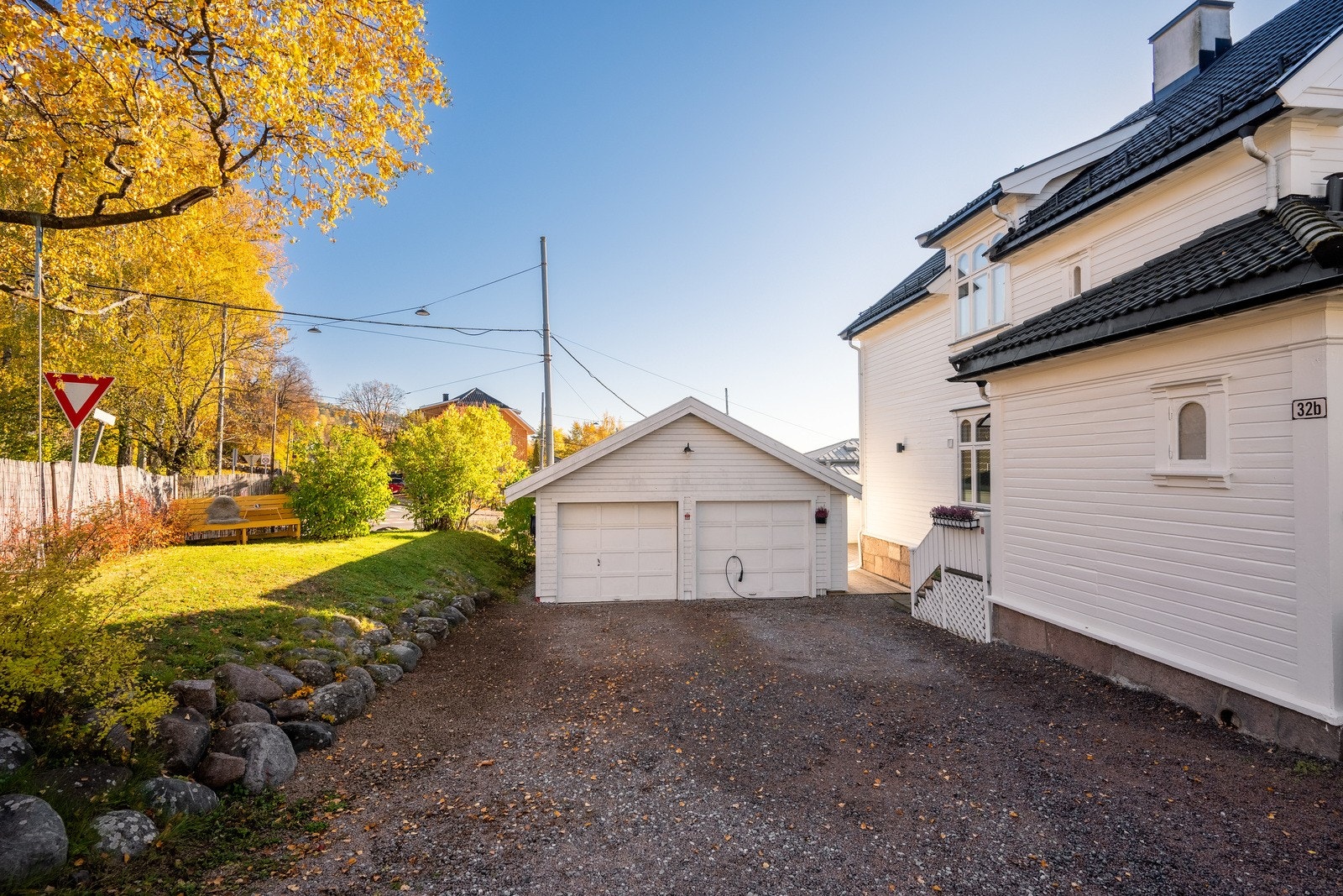 Det medfølger en garasjeplass med installert elbillader. Galleribilde