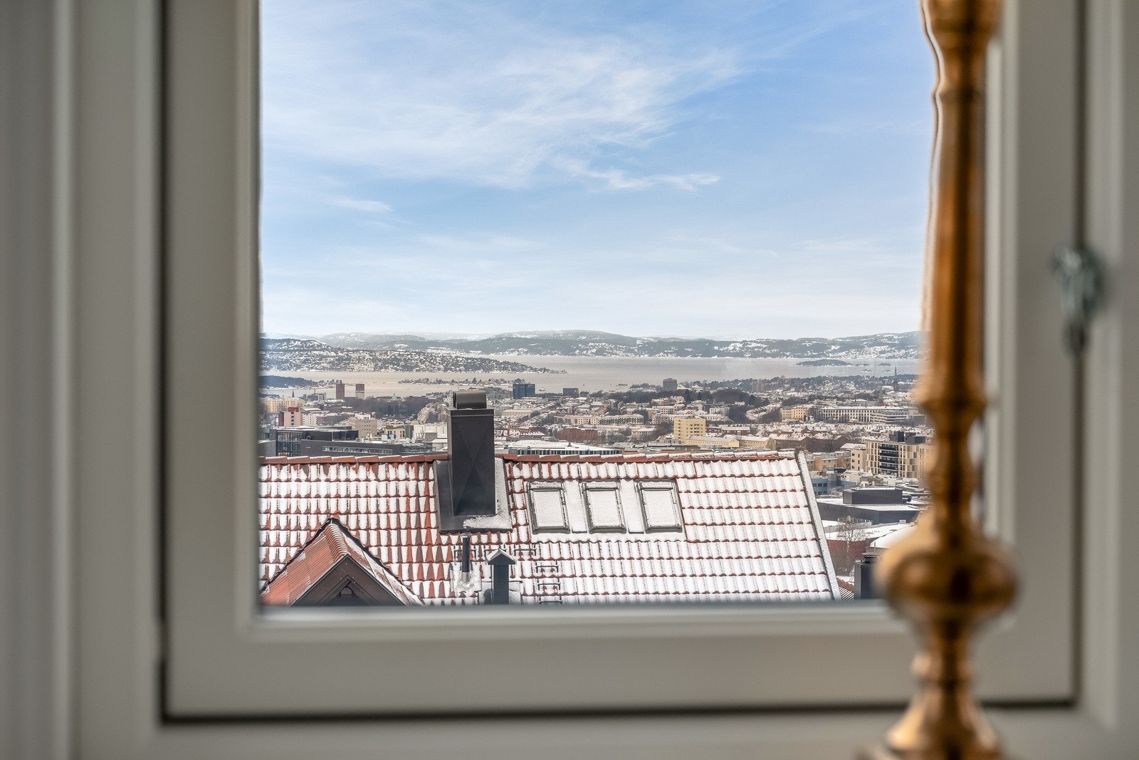 De klassiske vinduene rammer inn den flotte utsikten. Galleribilde