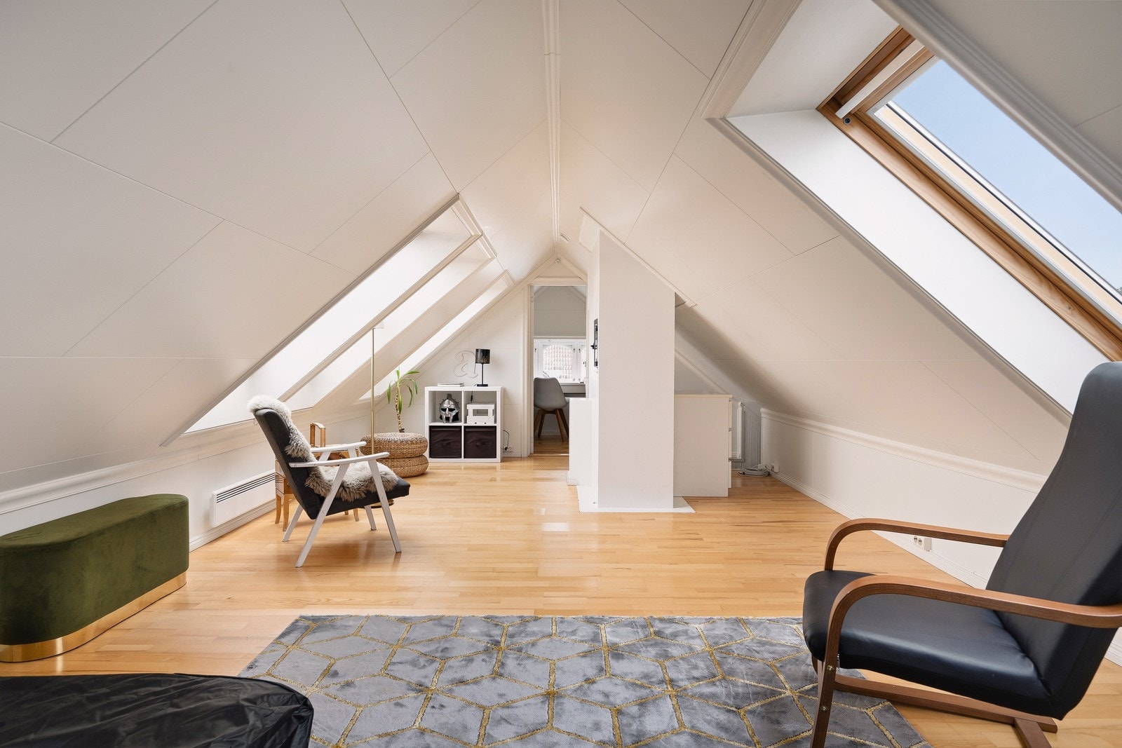 Loftet er innredet med hobbyrom og kontor med et gulvareal på ca. 45 m² Galleribilde