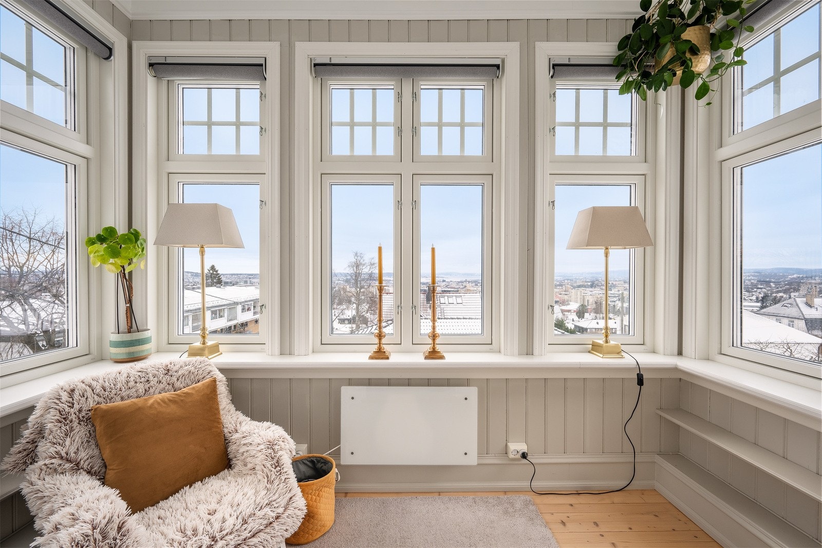 I vinterhagen kan du sitte og nyte en vidstrakt utsikt over byen og videre utover mot Oslofjorden. Galleribilde