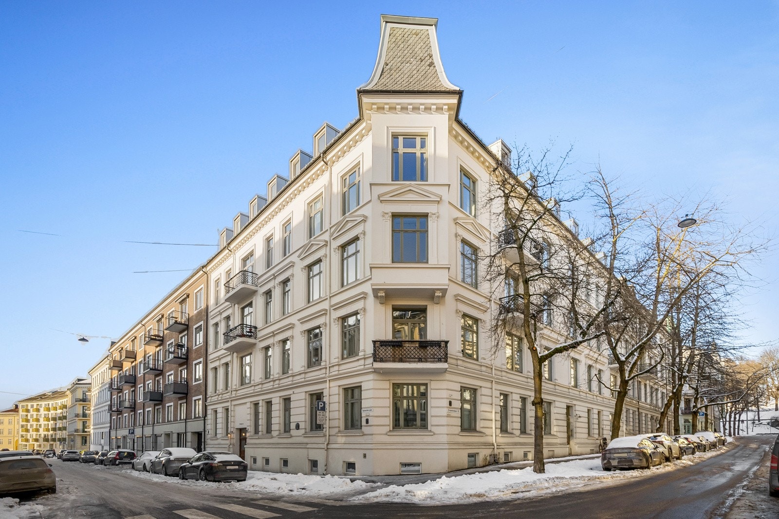 Frydenlundgata er en liten perle midt i hjertet av Oslo, der storbyliv møter grønn ro og hverdagen glir sømløst. Galleribilde