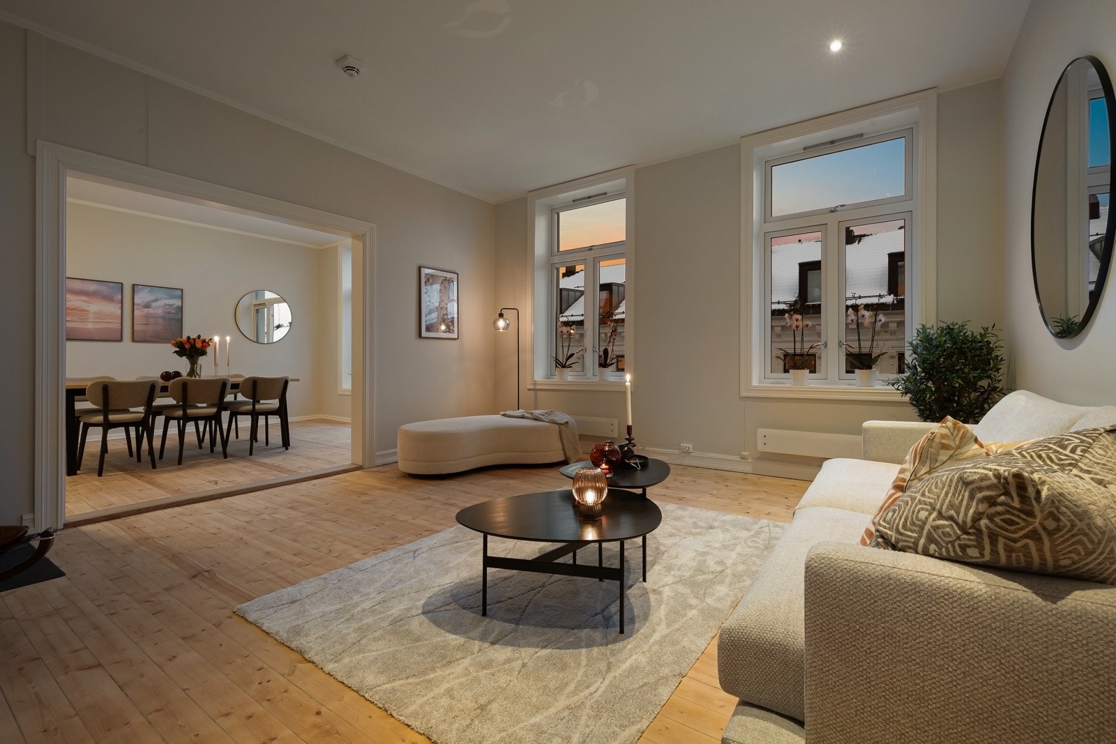 Det ble satt inn nye vinduer og ny balkongdør fra 2012. Galleribilde