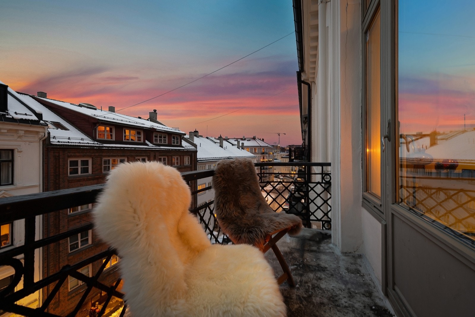 Balkongen er på 3,7 m², og på sommerstid er den solrik og luftig. Galleribilde