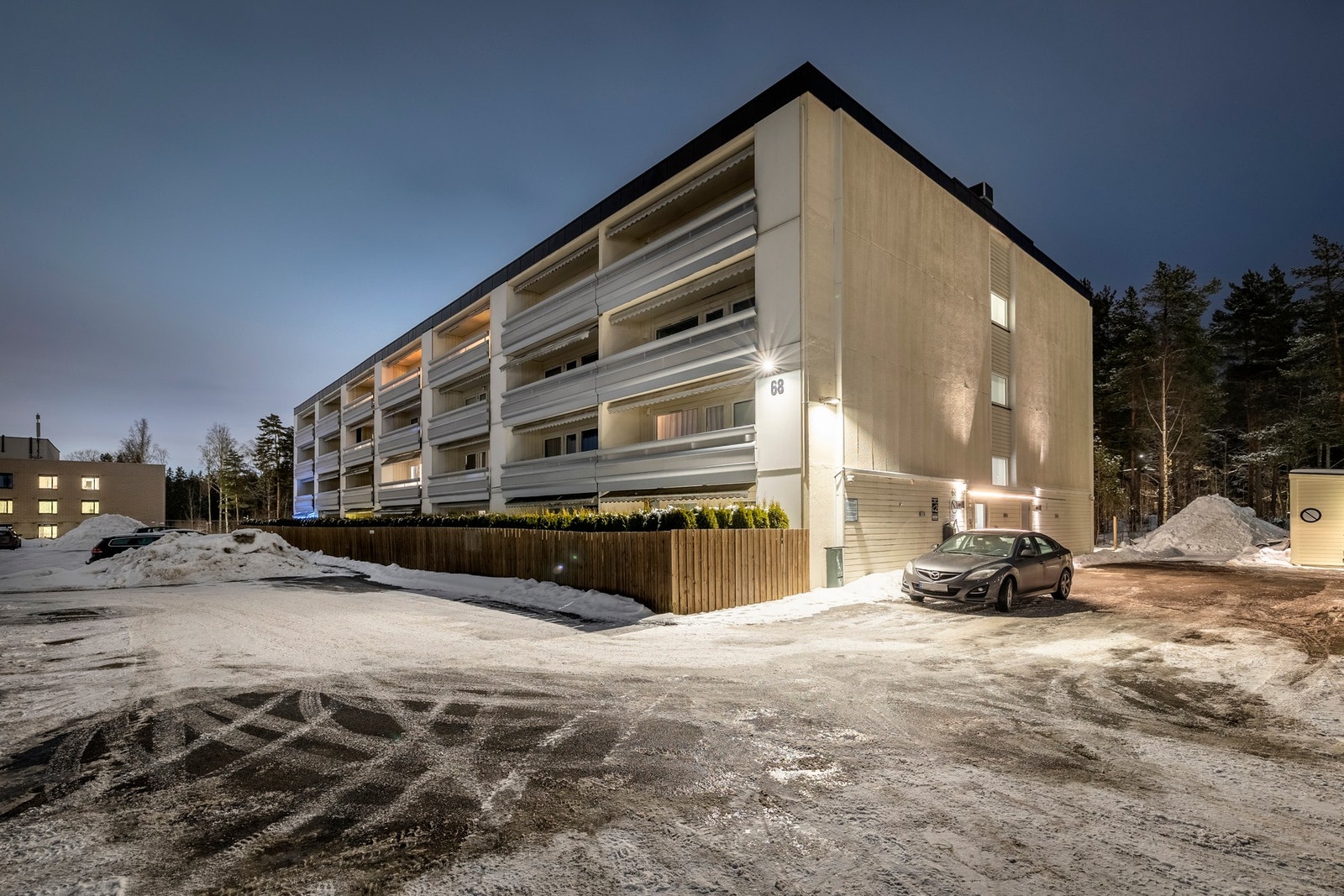 Her bor du med flotte turområder rett utenfor døren, samtidig som skoler, barnehager, butikker og offentlig kommunikasjon er lett tilgjengelig. Galleribilde