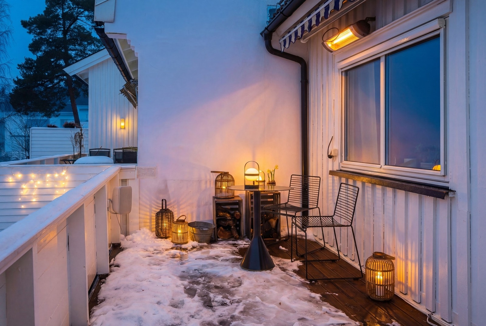 Balkong - kveldsstemning. Galleribilde