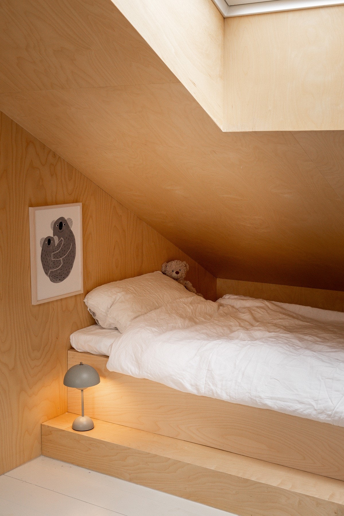 Rommet passer utmerket om man ønsker å ha barn på samme rom, i egen seng. Galleribilde