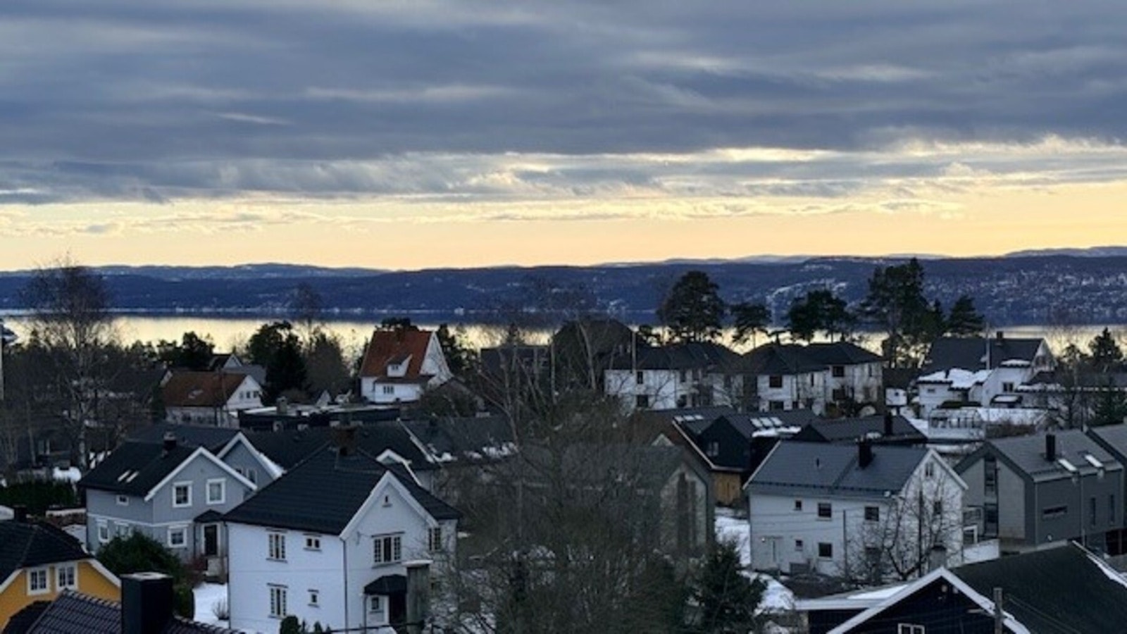 Selgers bilde av utsikt - vinter. Galleribilde