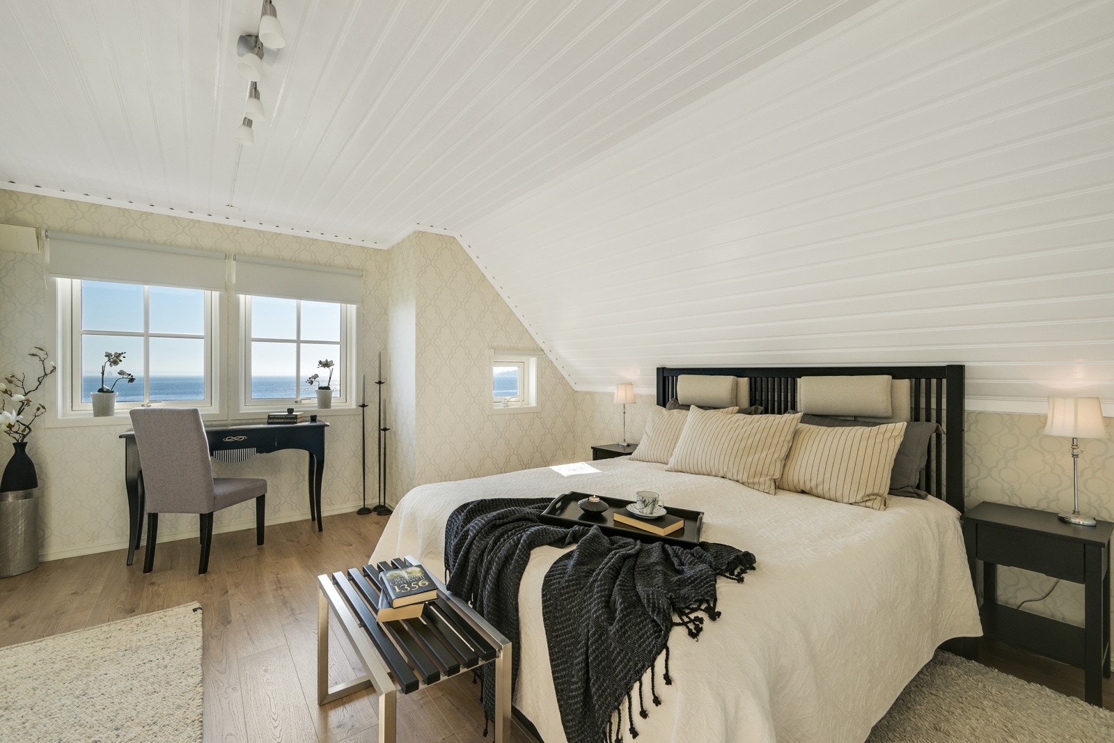 Her kan du våkne til vakre soloppganger og bølgeskvulp fra egen seng.... Galleribilde