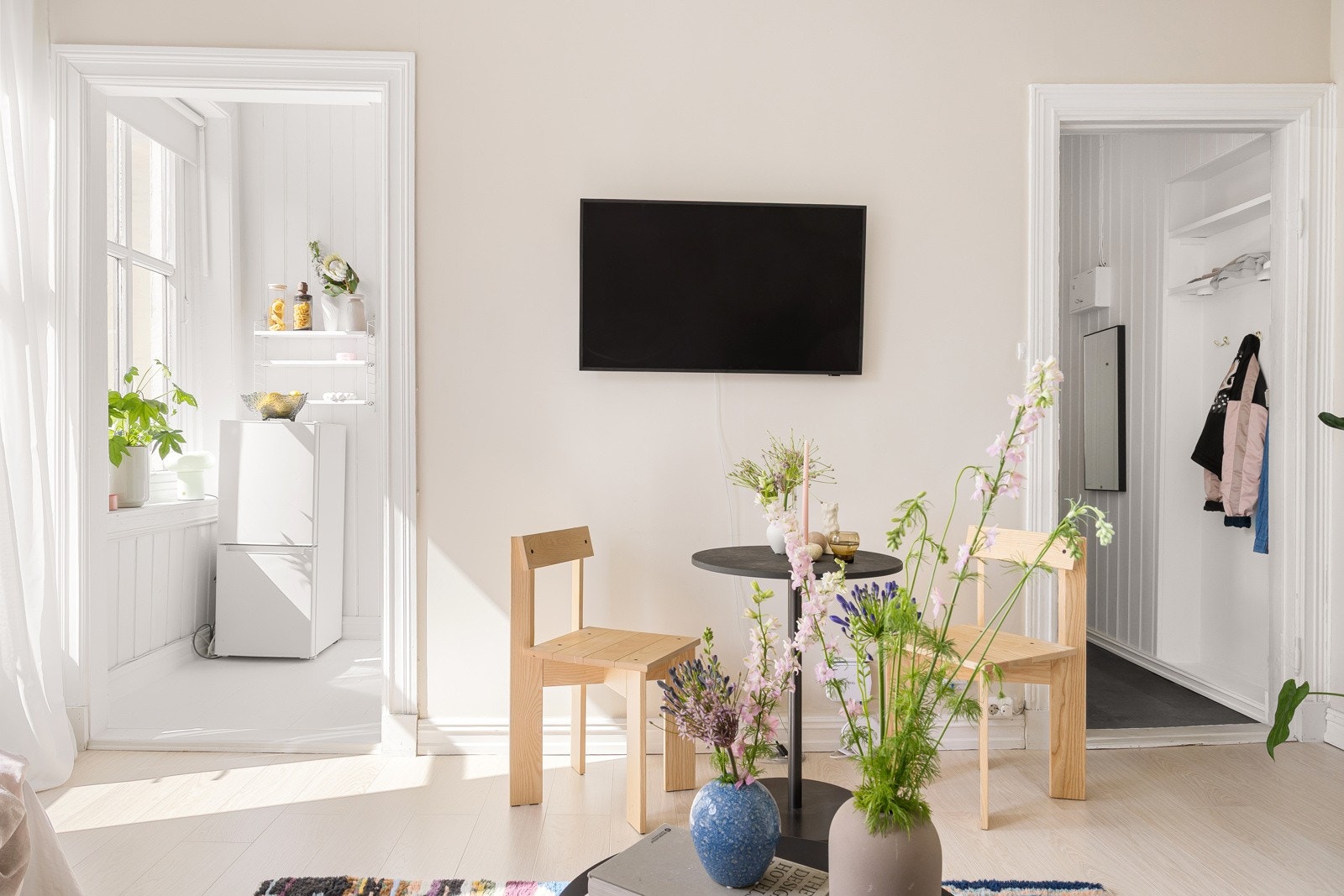 Delvis åpen løsning til kjøkken (mulighet for oppføring av soverom - se vedlagt arkitekttegnet løsning). Galleribilde