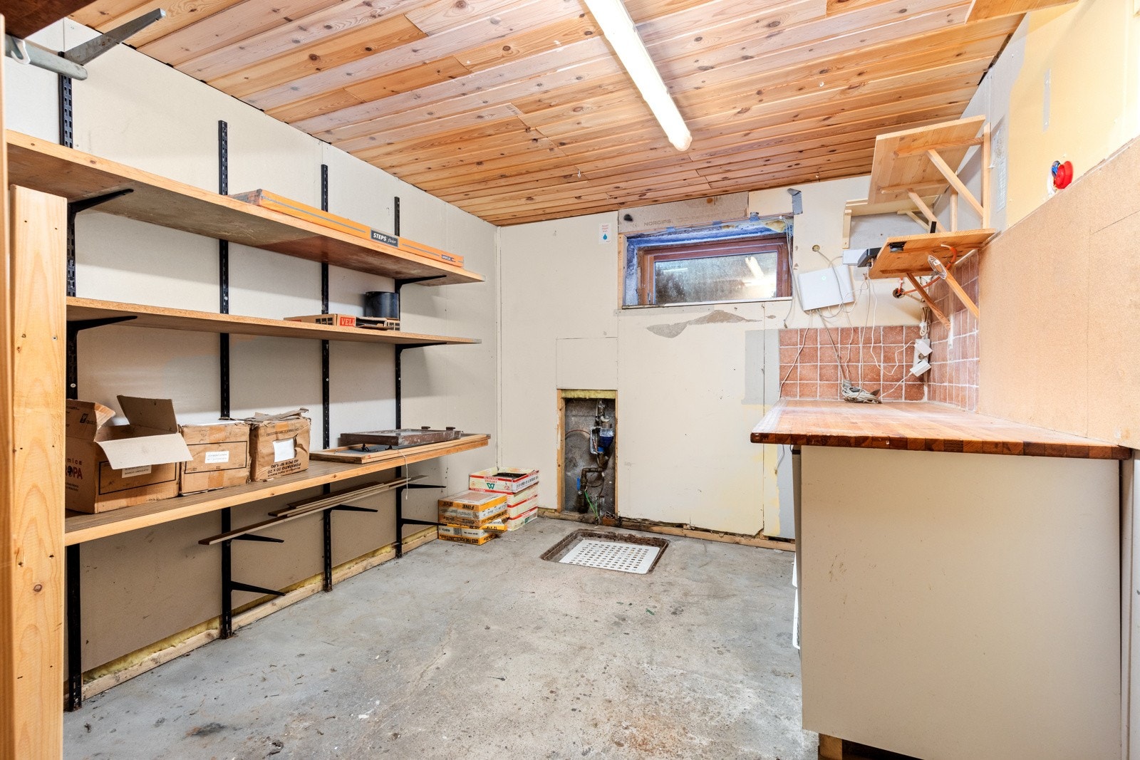 Verksted/bod i kjeller Galleribilde