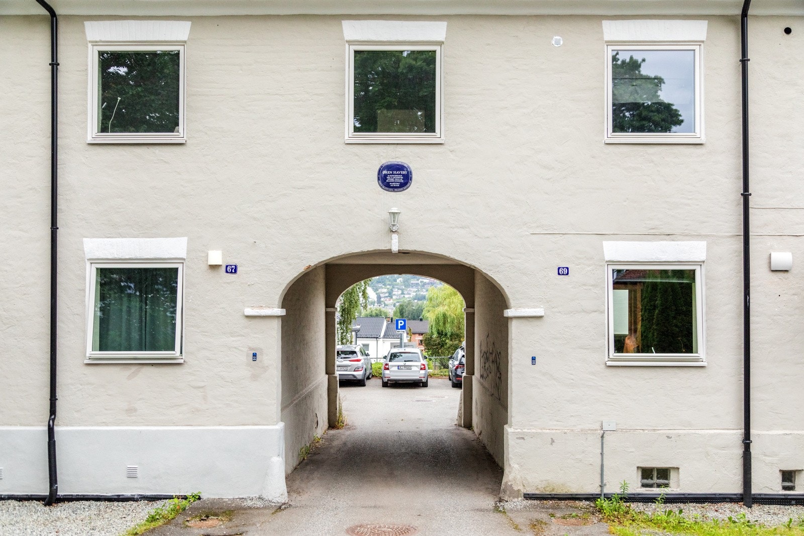 Innkjøring til Øren Haveby skjer gjennom portalen midt i bildet. Galleribilde