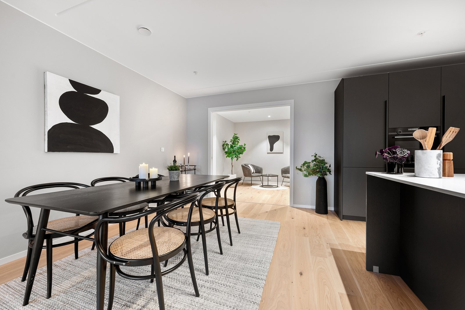 Balansert ventilasjon og energieffektiv bergvarme skaper et godt inneklima året rundt - Dette er en lavenergibolig med energimerke A som tilrettelegger for grønne lån Galleribilde