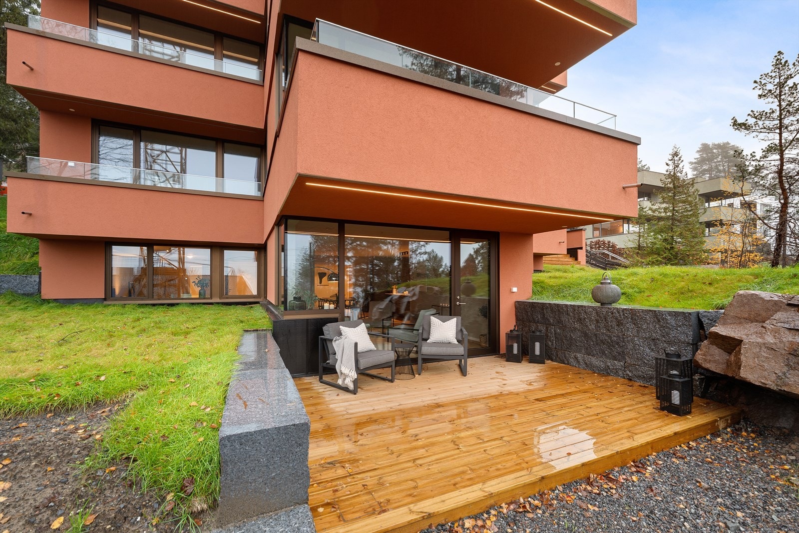 Leiligheten har eksklusiv bruksrett til et stort areal i tomtens vestre hjørne Galleribilde