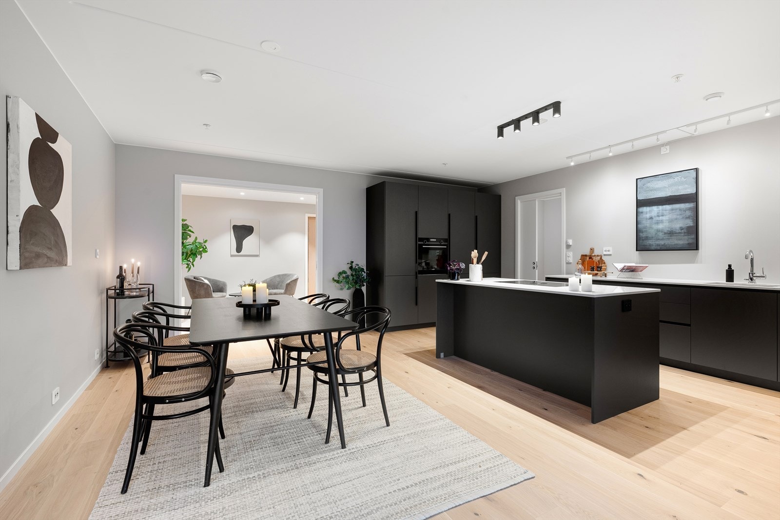 Leiligheten har et kvalitetskjøkken fra anerkjente Poliform, levert av Expo Nova Galleribilde