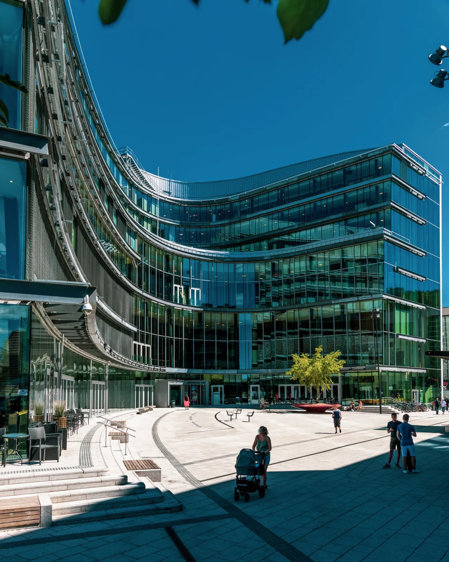 Lørenskog hus ligger rett ved Metro senter og har kino m.m Galleribilde