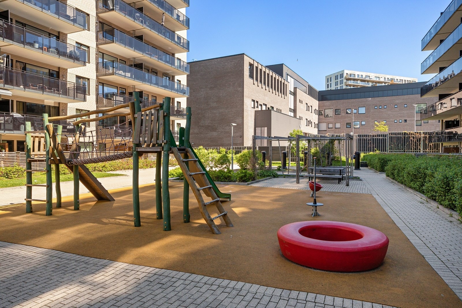 Bakgård. Galleribilde