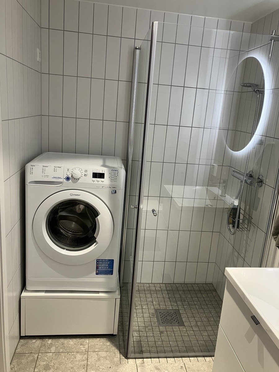 Praktisk oppbevaring under vaskemaskin Galleribilde