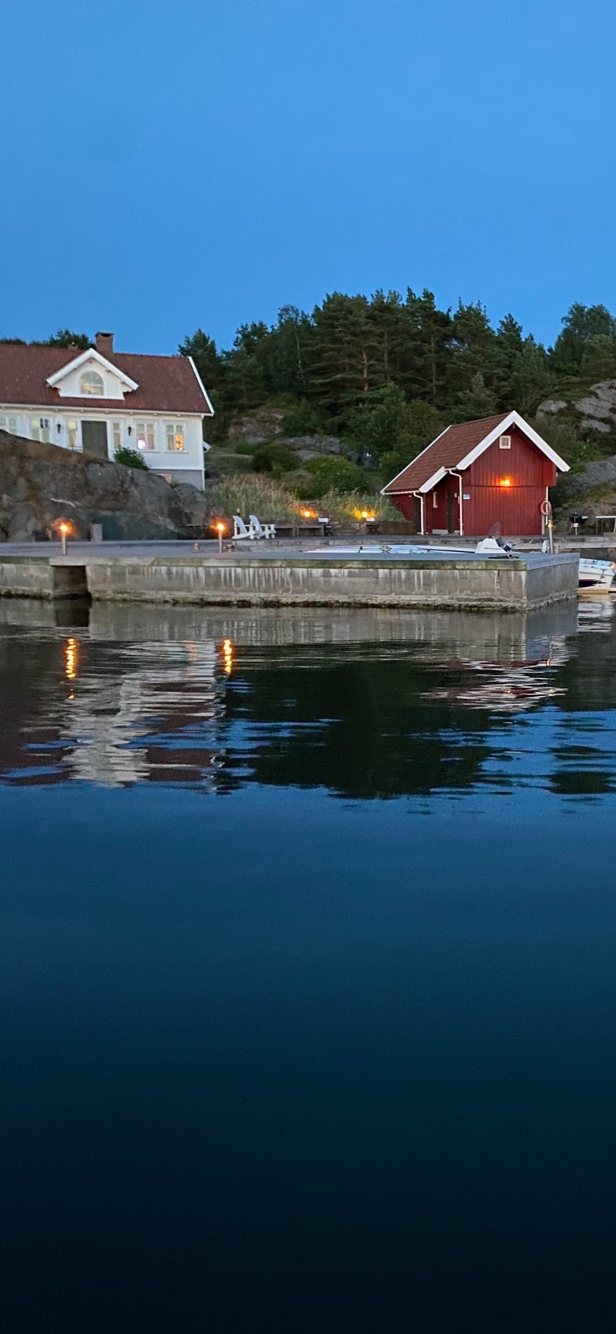 Privat bilde fra selger. Moloen var ferdigstilt og godkjent et par år etter at dronebildet var tatt. Galleribilde