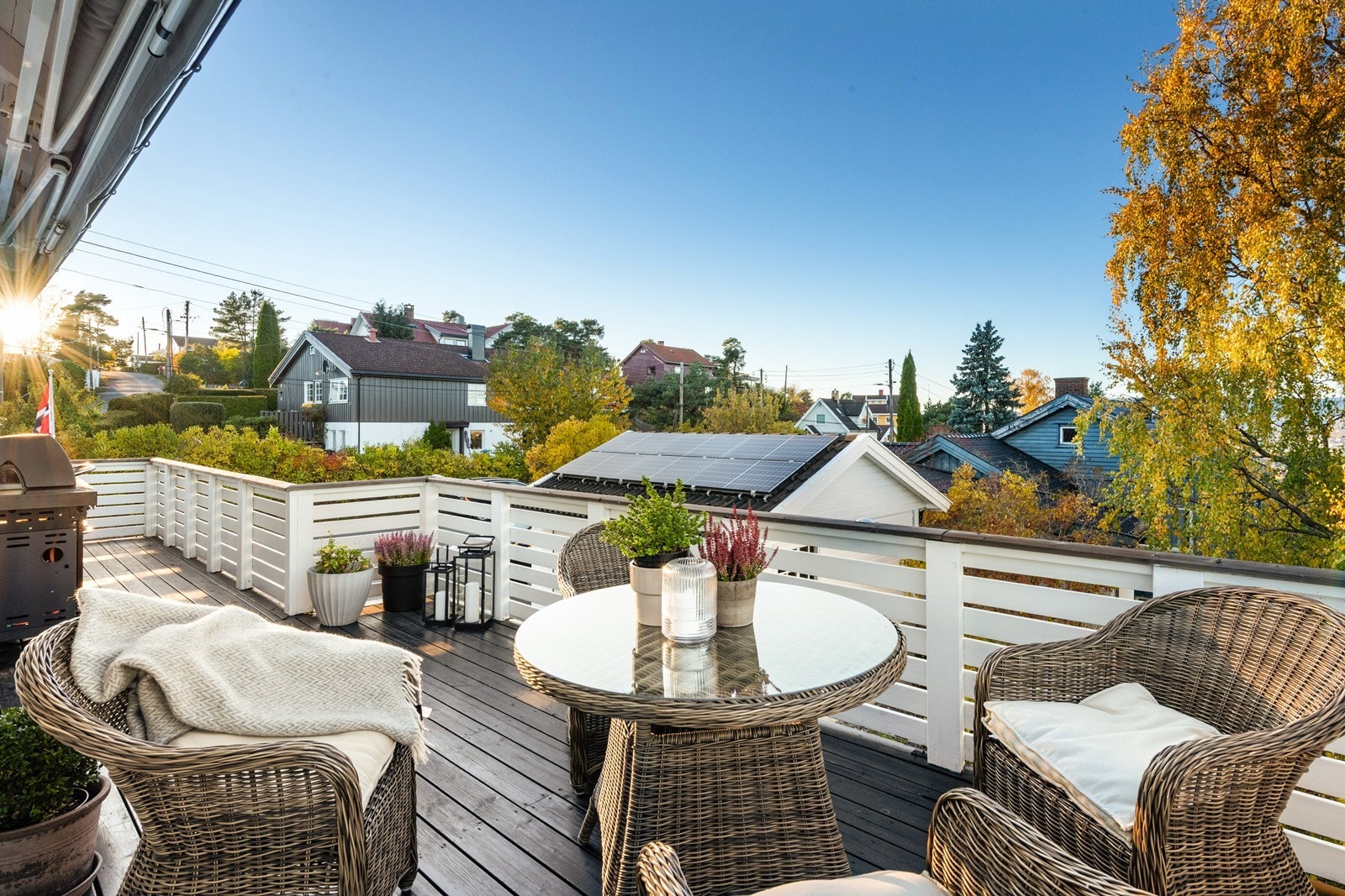 Verandaen fungerer som en fin forlengelse av stuen i sommermånedene Galleribilde