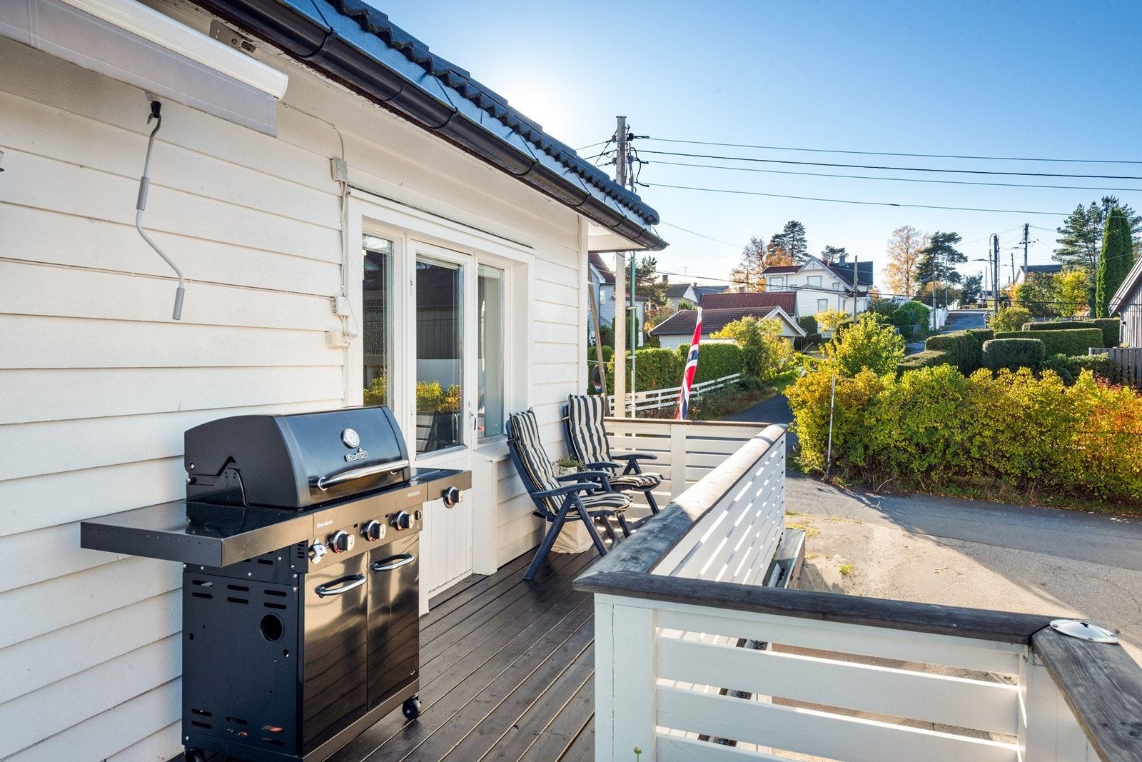 Her har man god plass til spisebord, grill m.m. Galleribilde