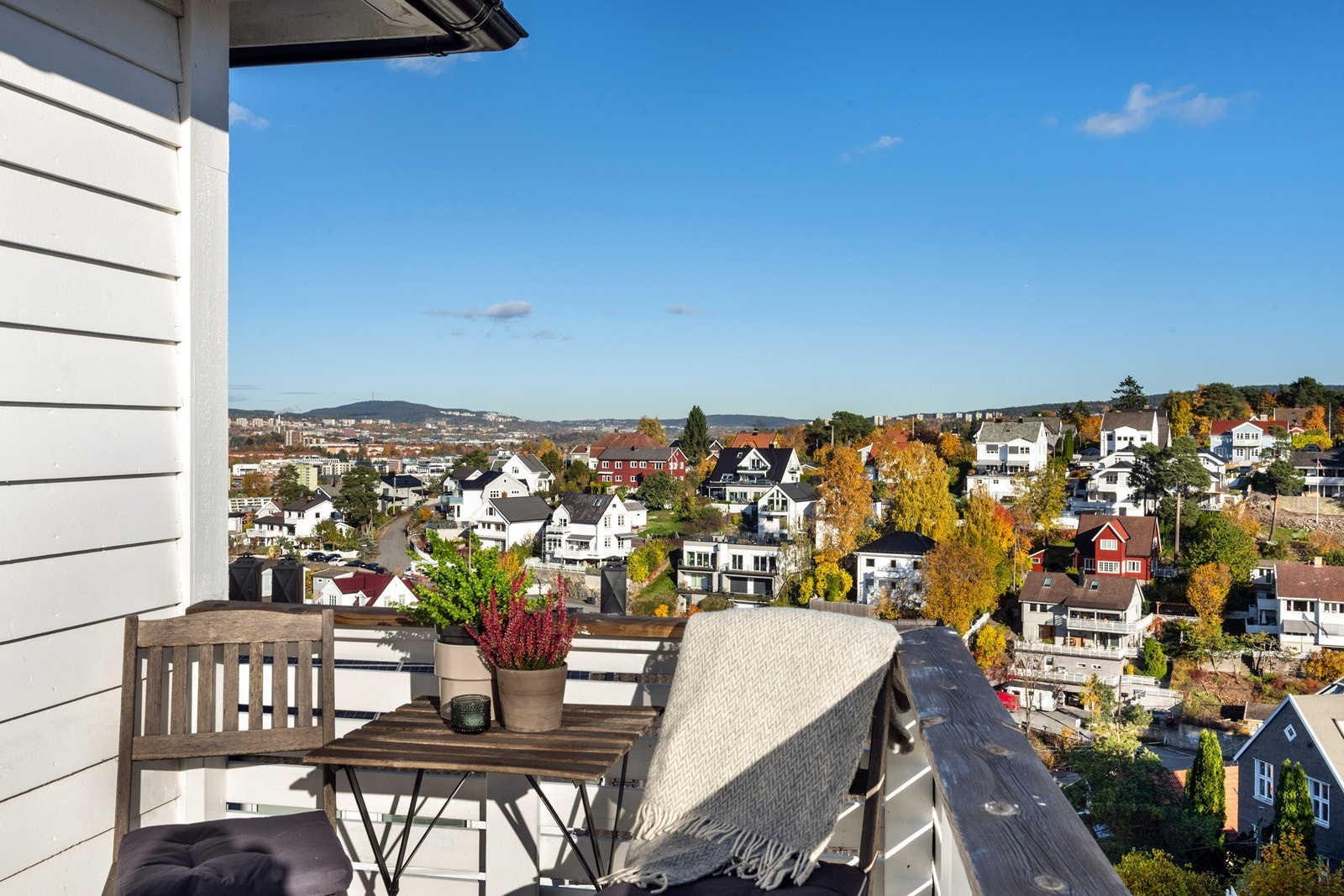 Fin plass til kafebord og stoler Galleribilde