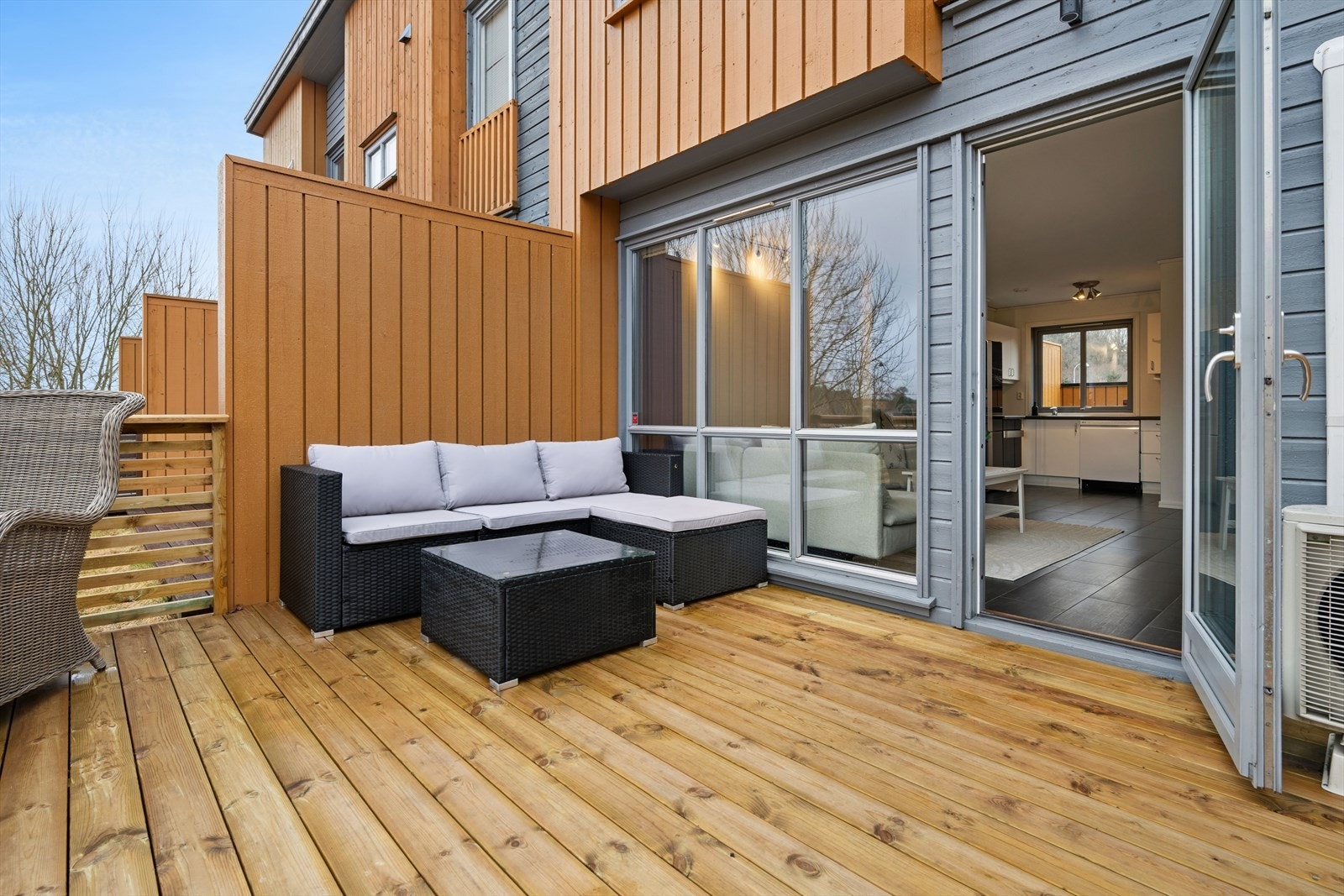 Ny markterrasse rett ut fra stuen. Galleribilde