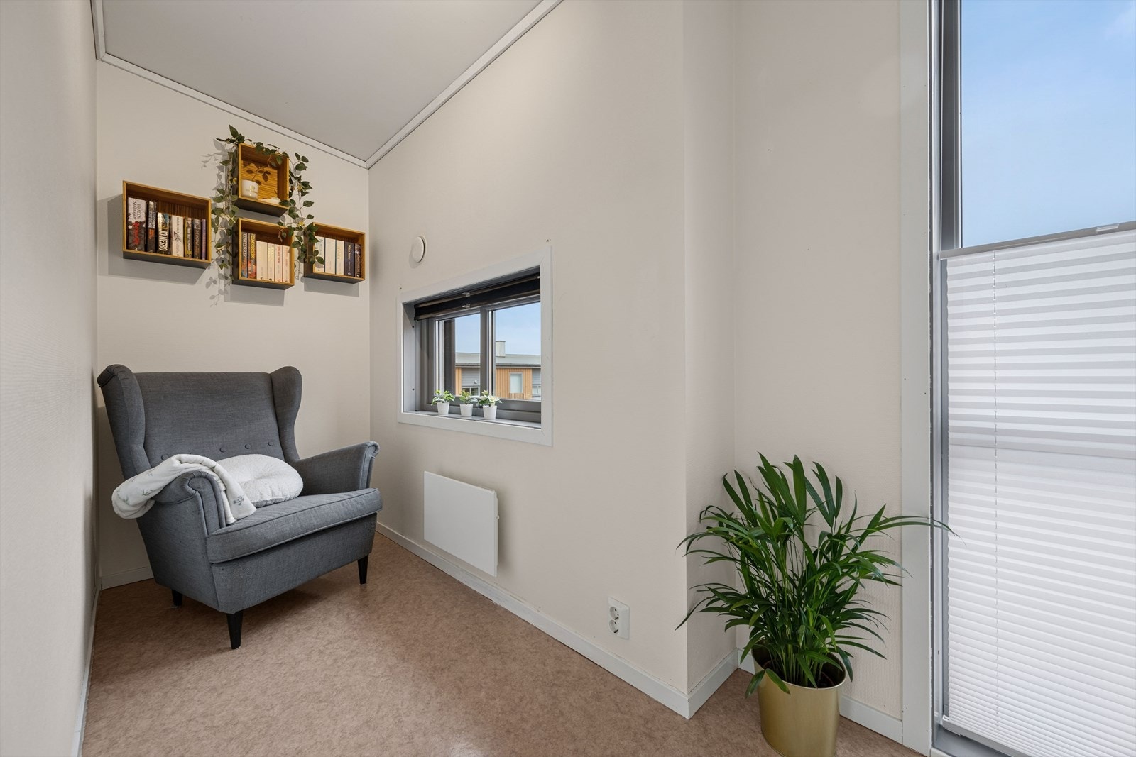 I 2. etasje er det areal som er godt egnet som kontorplass, lesekrok eller sovealkove. Galleribilde