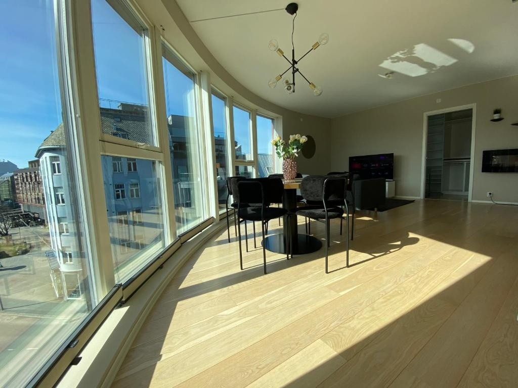 Fin romslig stue Galleribilde