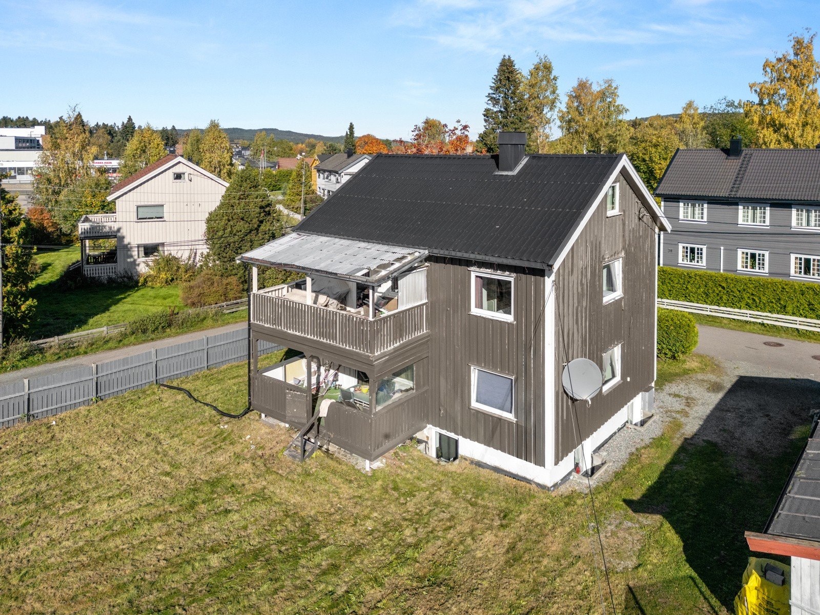 Eiendommen er over 3 plan med loft. Galleribilde