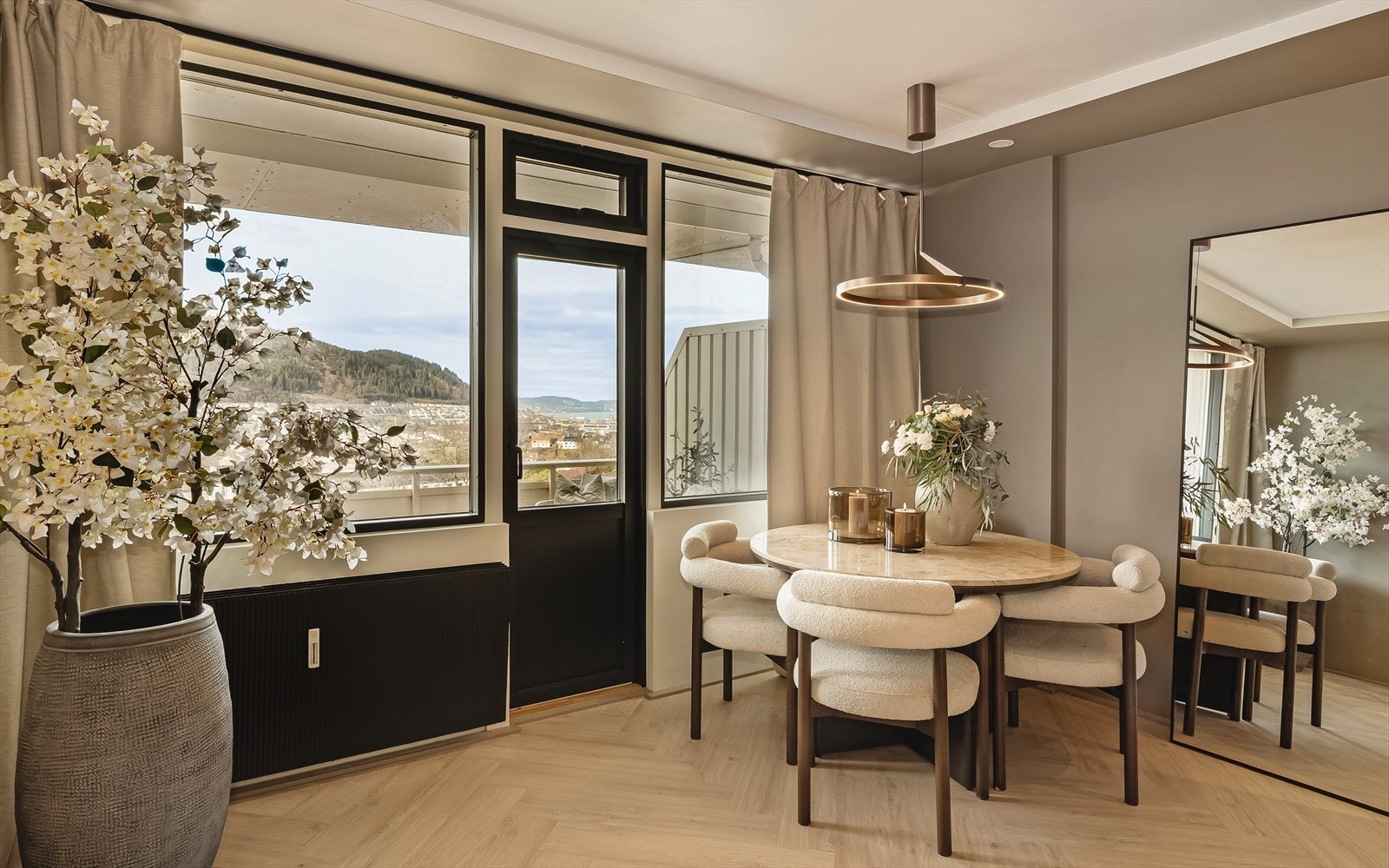 Eiendomsmegler 1 v/ Christel Svanevik Eide har gleden av å presentere Strimmelen 40! Fotograf: Terje Arntsen. Galleribilde