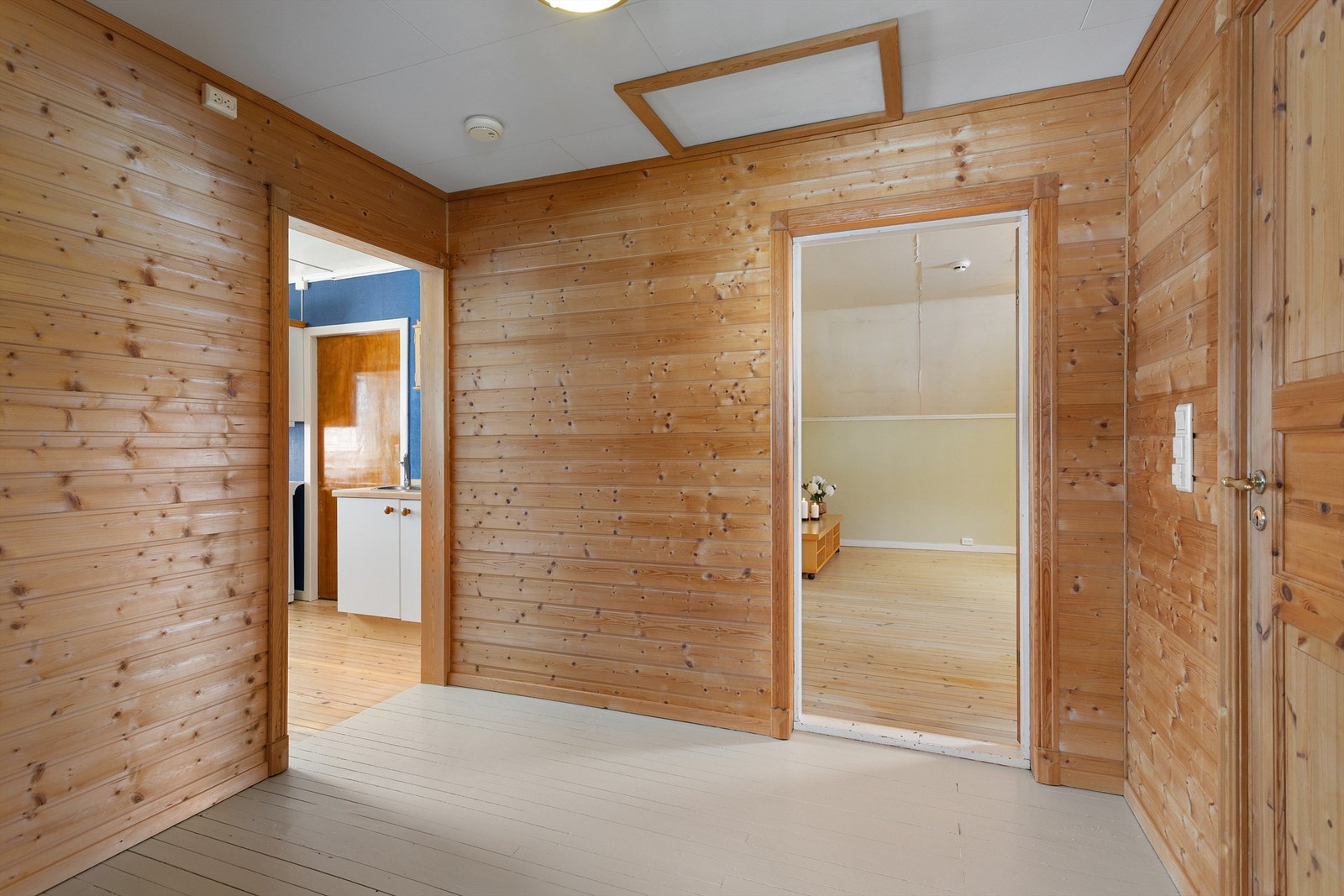 Gang i hybelen til stue, kjøkken og bad Galleribilde