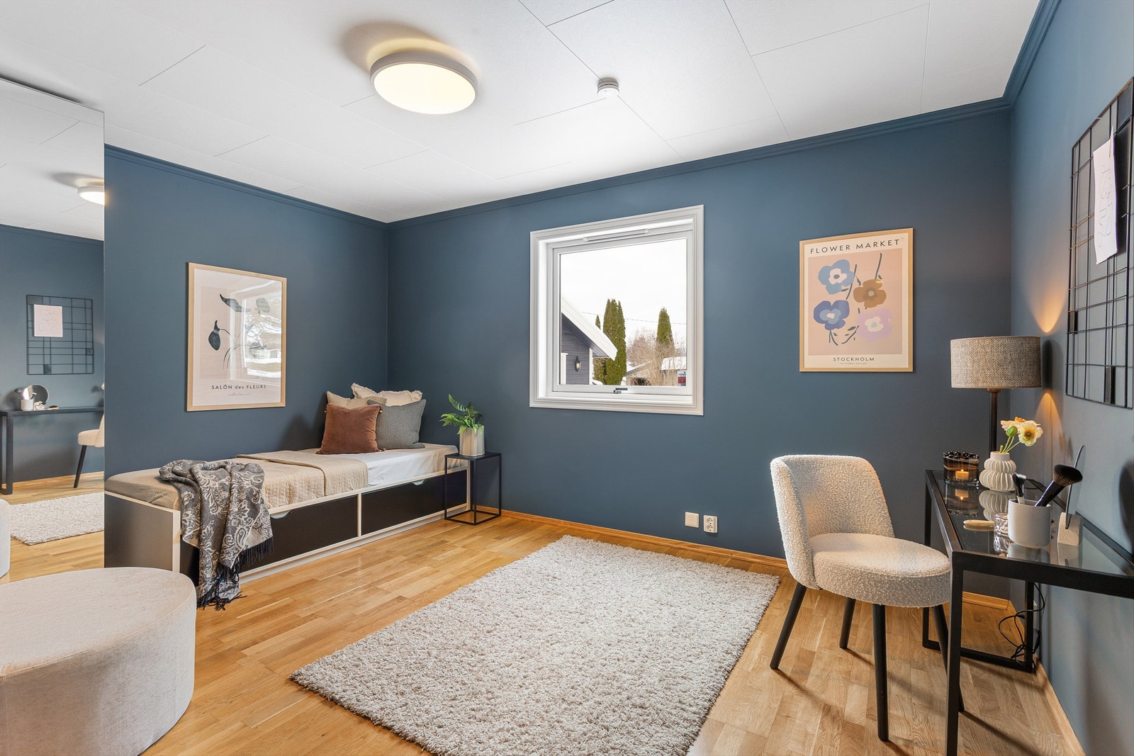 Soverom 2 med gulvvarme og garderobeskap Galleribilde