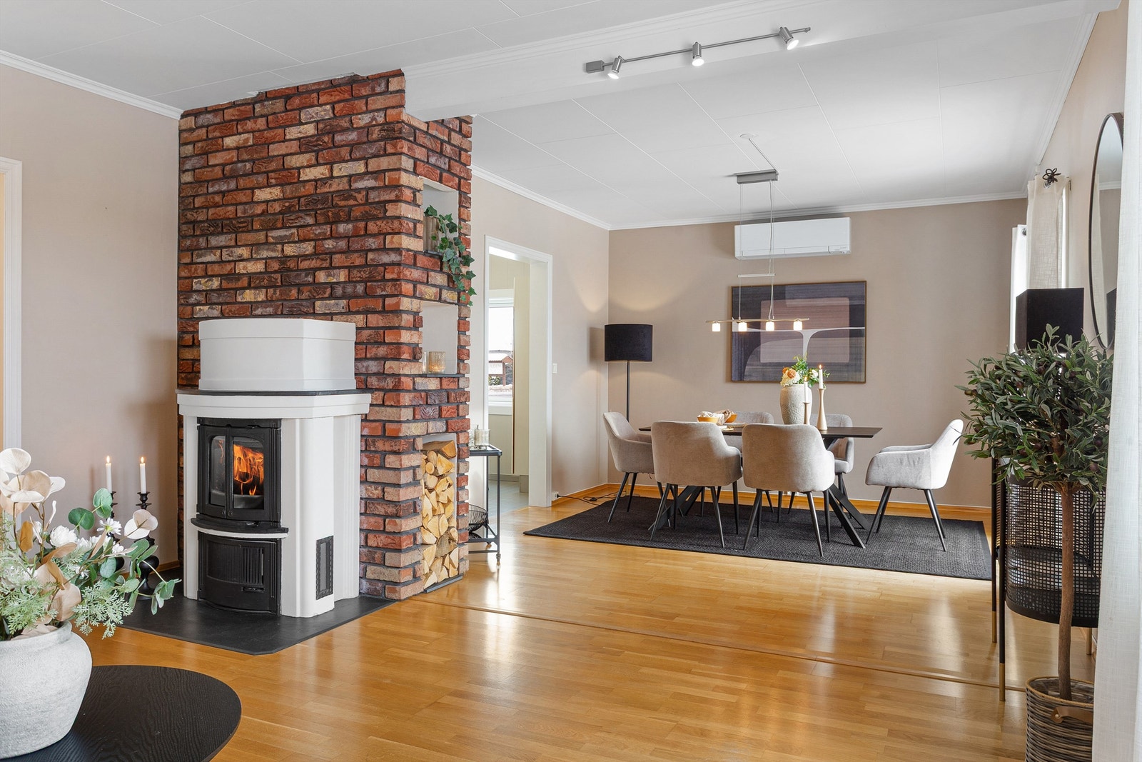 Peisovn med innsats i stuen Galleribilde