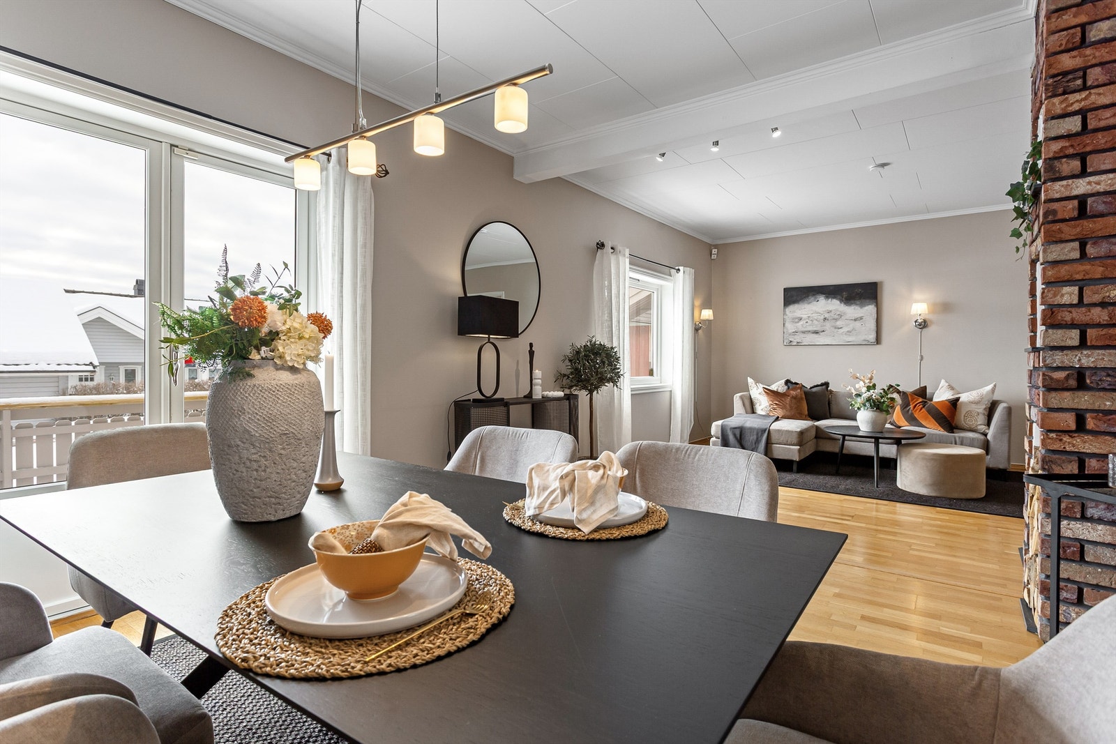 Utgang fra spisestuen til terrassen Galleribilde