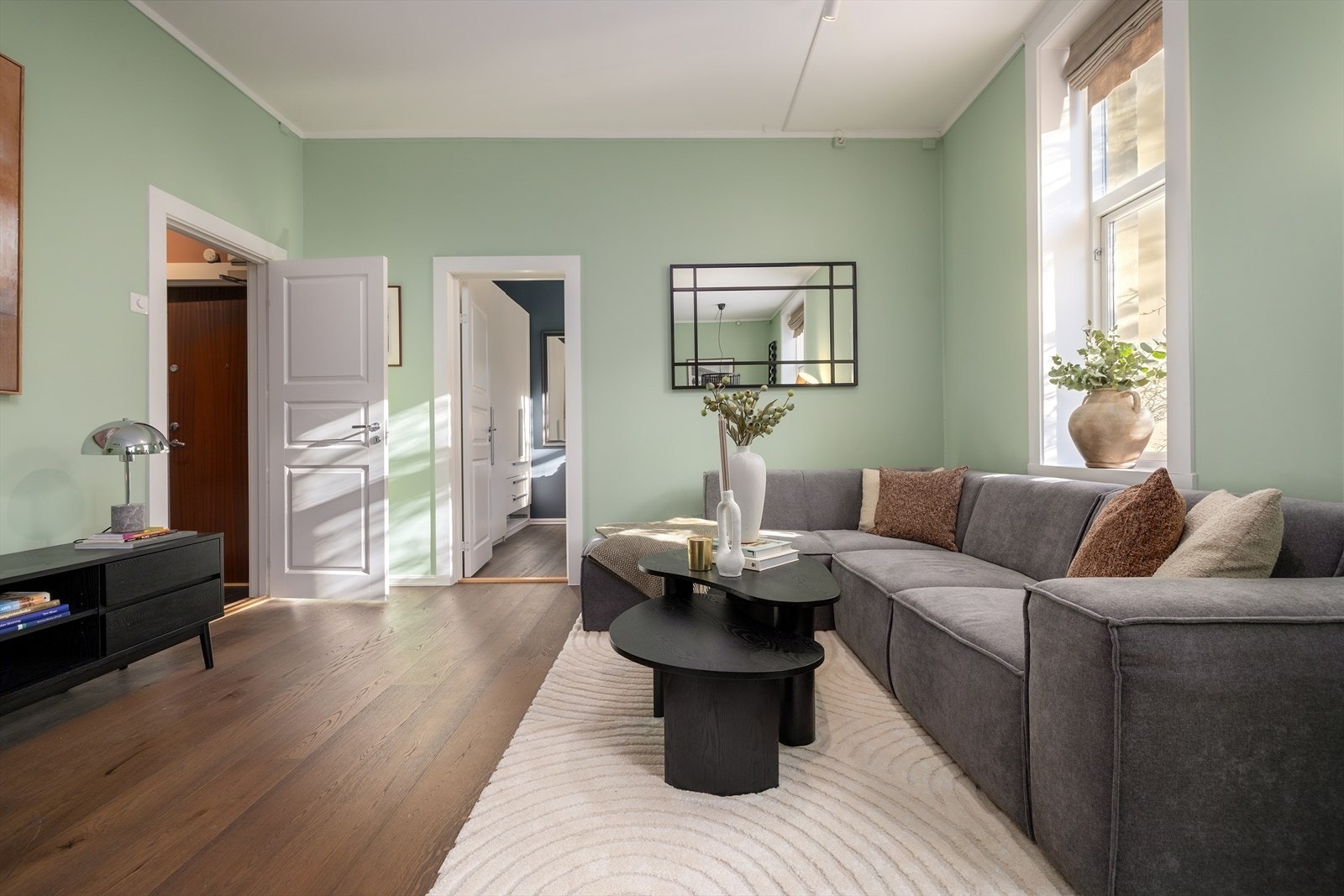 Fra stuen kommer man videre til leilighetens soverom. Galleribilde