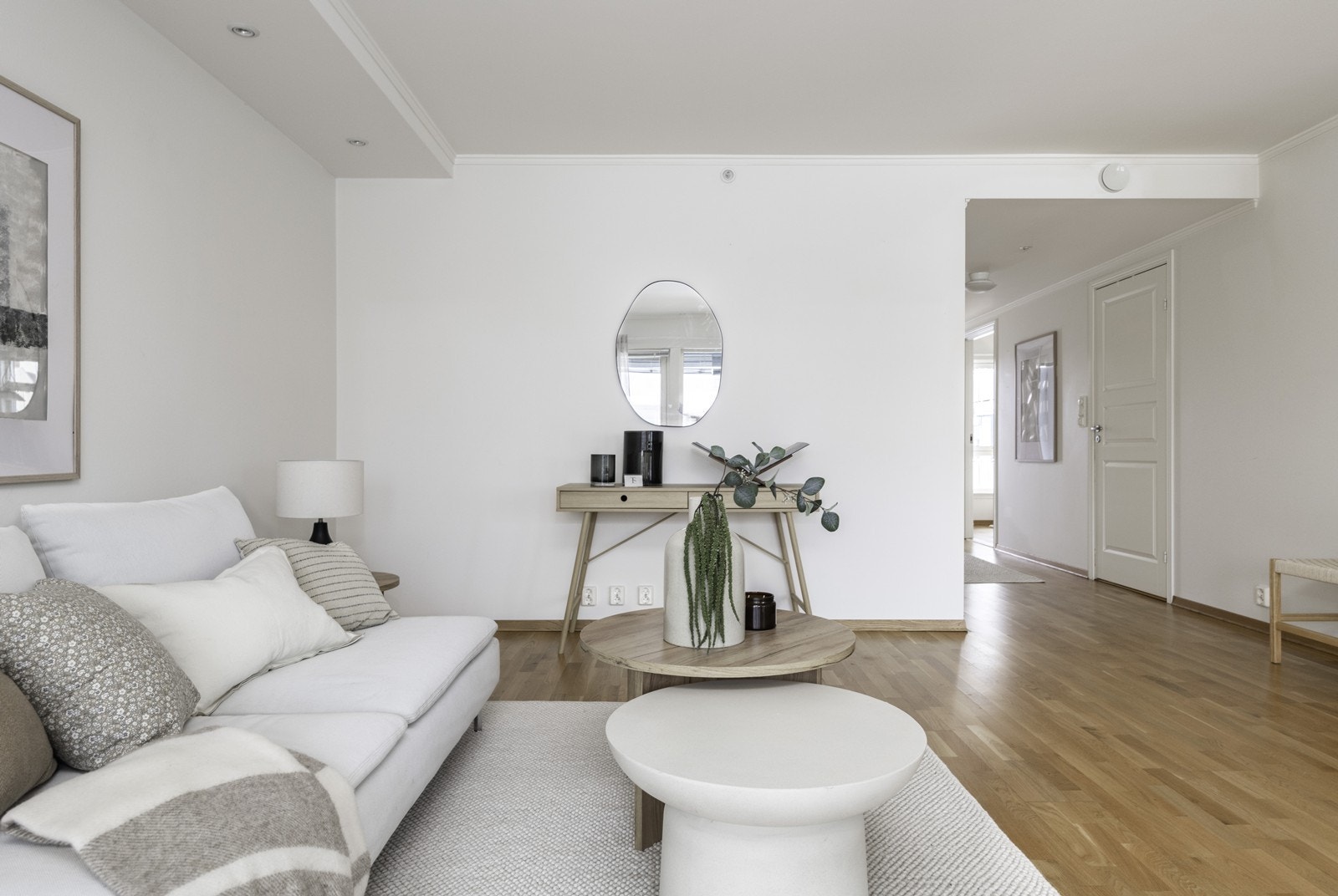 Parkettgulv gir en varm og innbydende følelse i stuen. Galleribilde